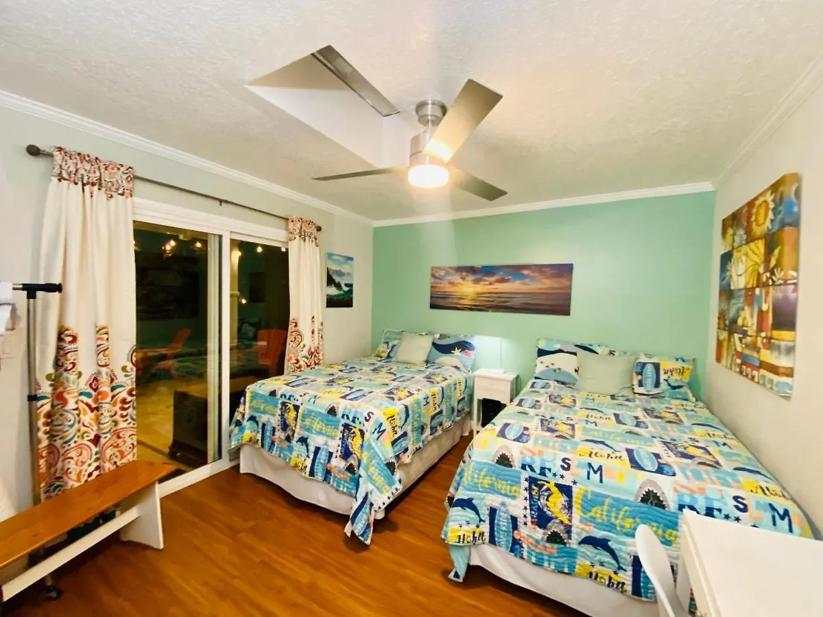 Costa Mesa Homestay - Private Rooms With 2 Shared Baths And Hosts Onsite 0*, Costa Mesa United States