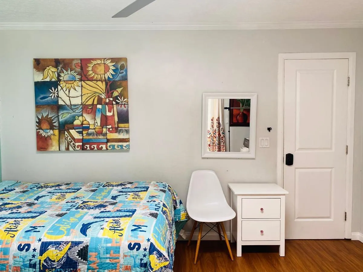 Costa Mesa Homestay - Private Rooms With 2 Shared Baths And Hosts Onsite