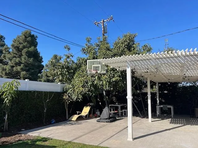 Costa Mesa Homestay - Private Rooms With 2 Shared Baths And Hosts Onsite