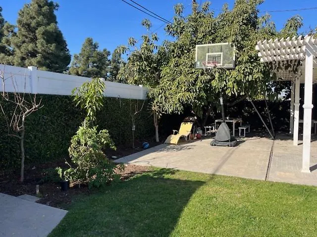 Costa Mesa Homestay - Private Rooms With 2 Shared Baths And Hosts Onsite 0*, Costa Mesa United States